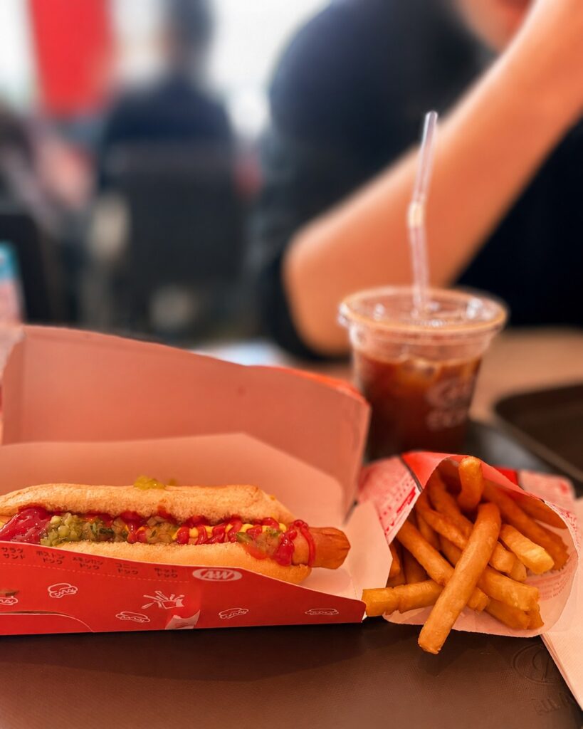 A&W沖縄 子連れランチの食事風景