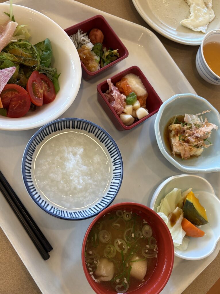 JAM福井勝山東急ホテル&リゾーツの朝食ブッフェで海鮮丼などを食す