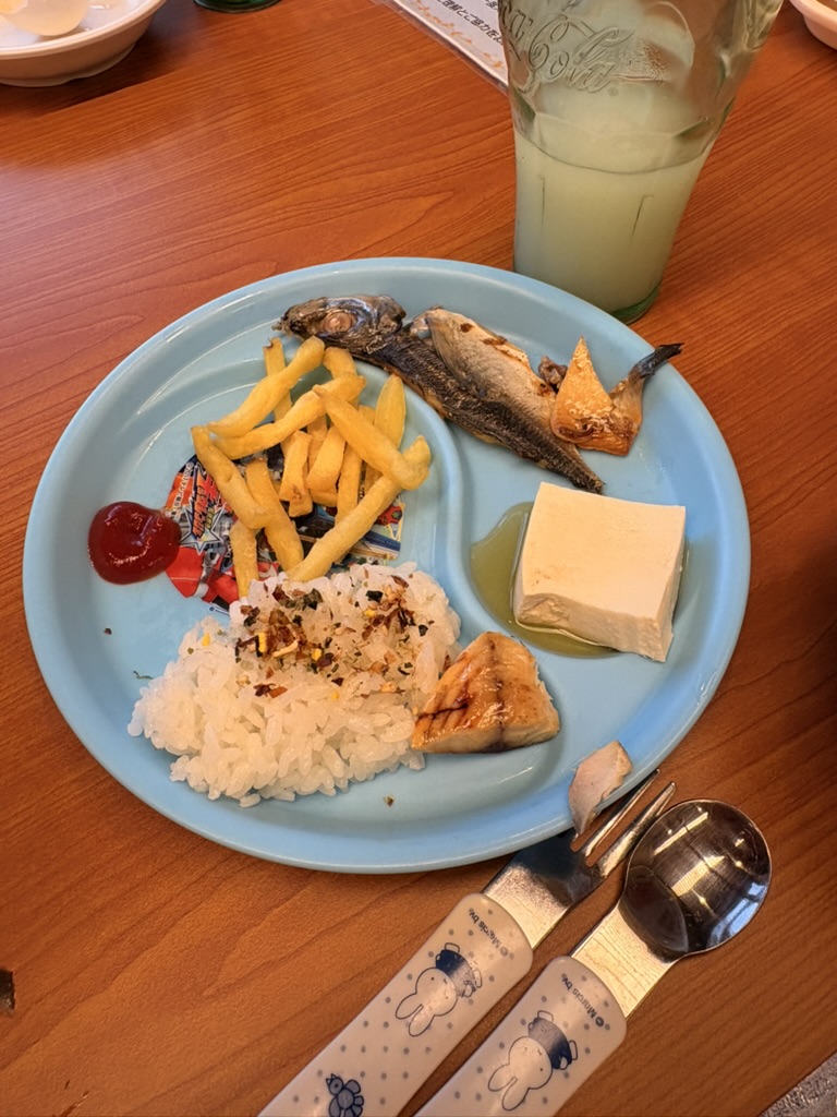 伊東園ホテルの朝食バイキングでの子どもの朝食