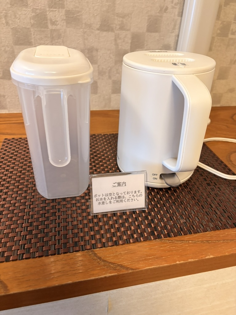 伊東園ホテルの部屋にある電気ケトル